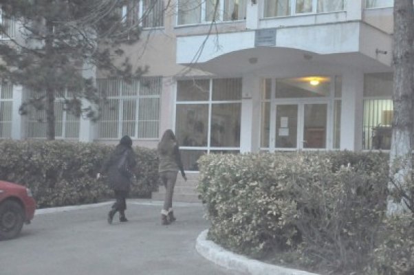 La Liceul Călinescu se organizează banchetul părinţilor isterici